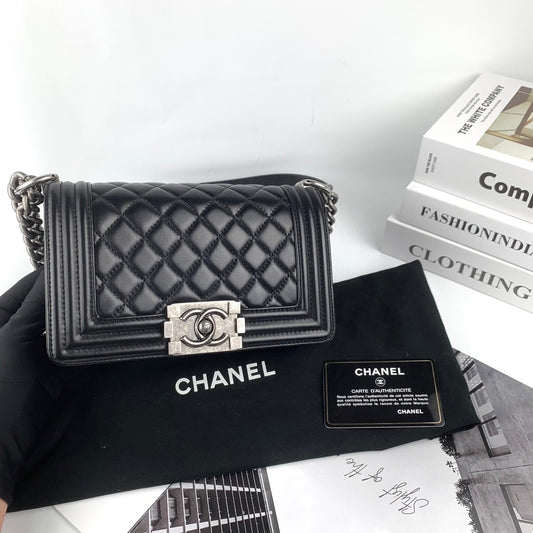 Chanel Boy 20