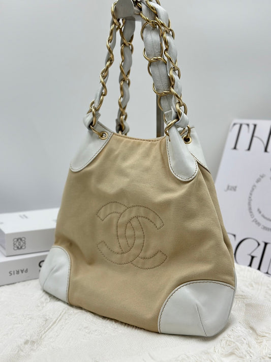 CHANEL Shoulder Bag