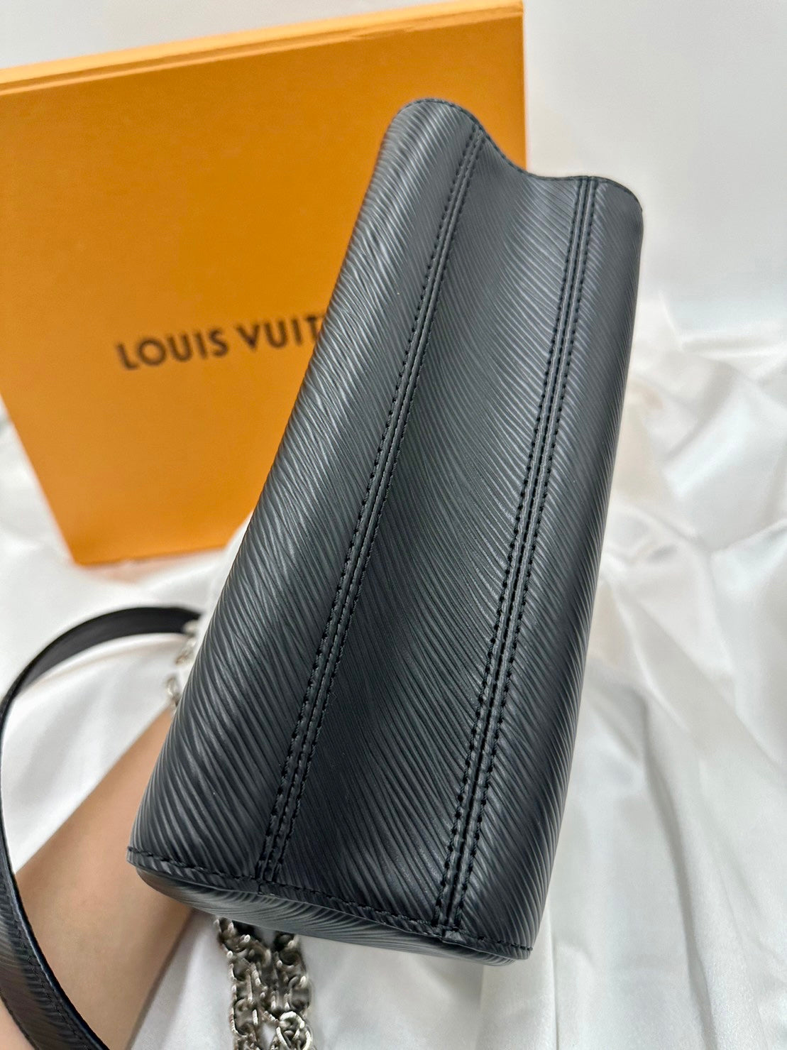 LV Twist MM Bag